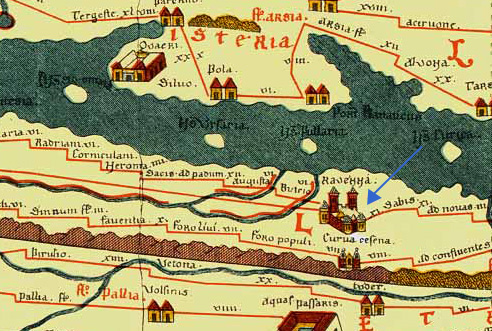 Figura 8 - Un particolare della Tabula Peutingeriana che rappresenta la costa adriatica romagnola, orientata con l'est verso l'alto, e la prospiciente costa istriana collocata imprecisamente. La città di Ravenna (da noi indicata con la freccia blu), è stilizzata con la rappresentazione di mura e torri. Le strade e gli itinerari sono descritti in rosso.
