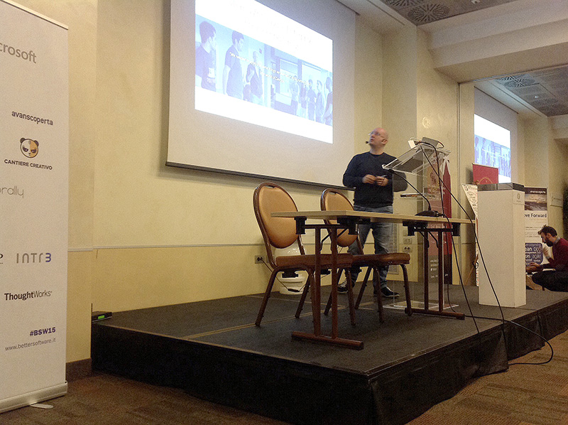 Figura 7 – Giancarlo Sudano nel keynote iniziale del martedì mattina.