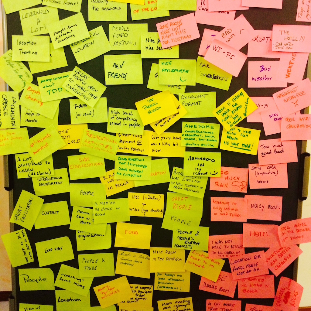 Figura 12 – Tanti Post-it per evidenziare le cose che ci sono più e meno piaciute durante l’Agile Coach Camp.