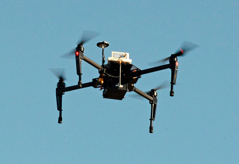 Figura 3 – I droni sono diventati dispositivi ormai comuni anche a livello consumer. Restano aperte alcune questioni legate alla responsabilità delle loro azioni in caso di attività “autonome”.