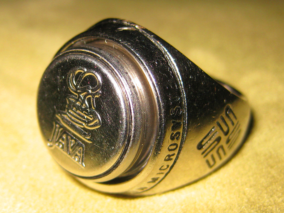 Figura 1 – Tanto tempo fa, in una galassia lontana lontana… il Java Ring. Qualcuno l’ha anche messo al dito.