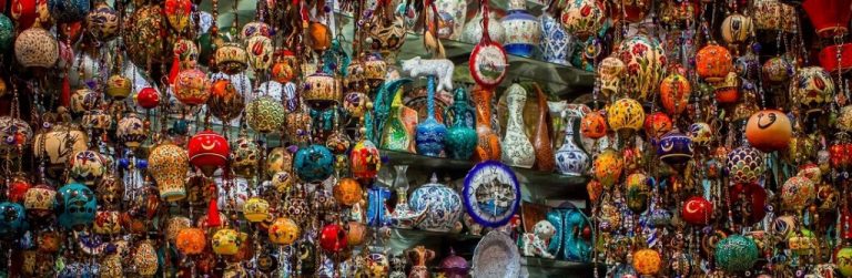 Figura 1 – Il bazar di una città del Vicino Oriente, ricco di merci e di prodotti da acquistare. Ma cosa scegliere?