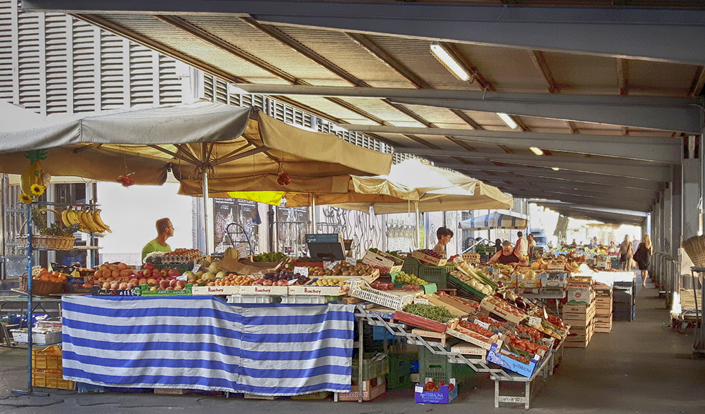Figura 1 – Un classico mercato rionale.
