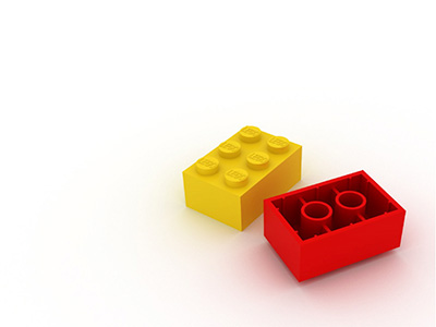Figura 6 - Un mattoncino giallo dritto e uno rosso rovesciato.
